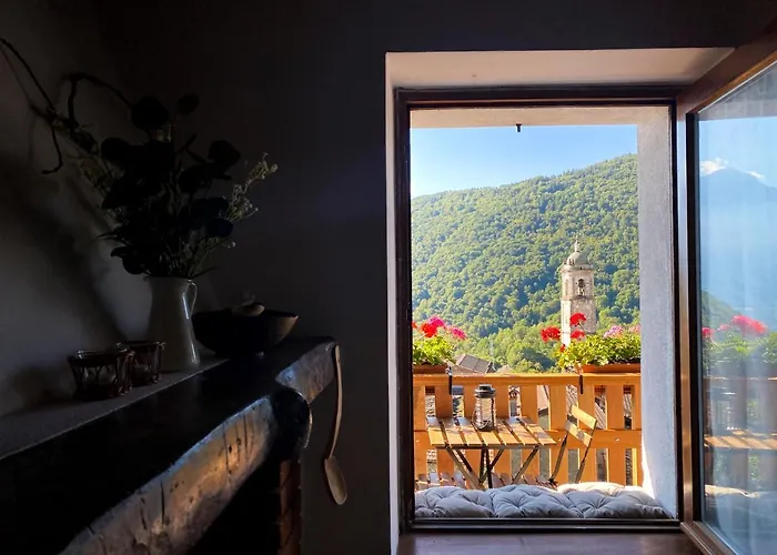 Casa Alba * Livo (Lombardy)